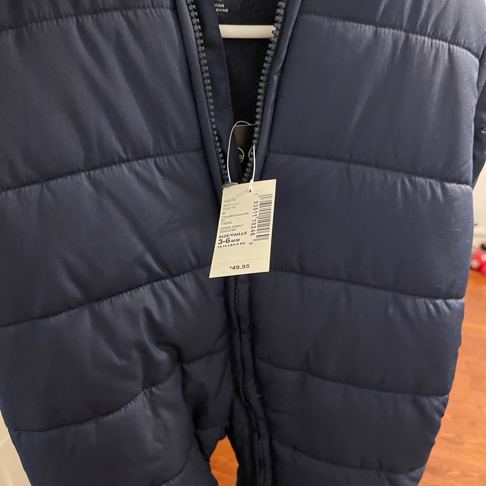 Brand new snowsuit size 3-6